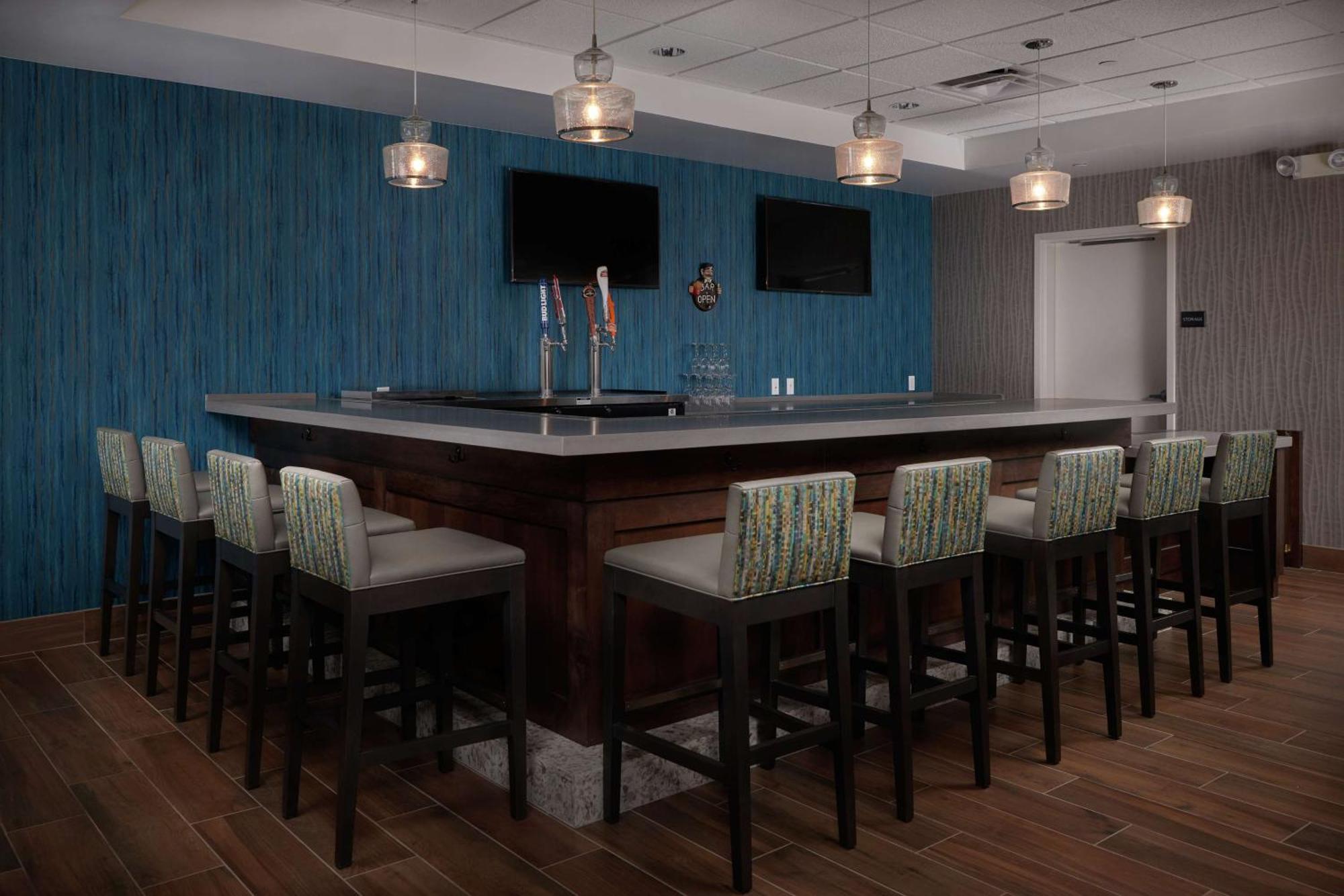 Hampton Inn לייק הבאסו סיטי מראה חיצוני תמונה
