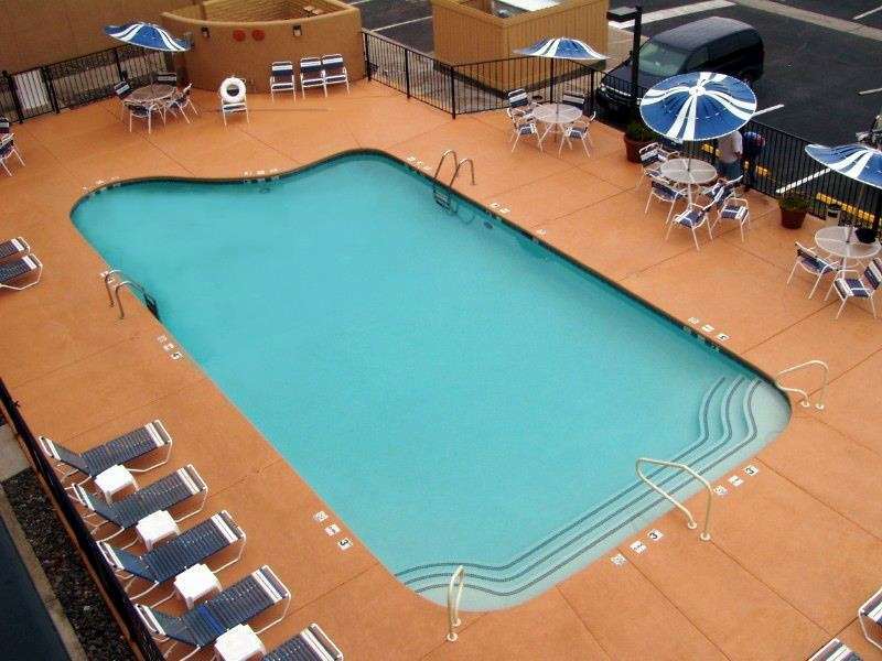 Hampton Inn לייק הבאסו סיטי מתקנים תמונה